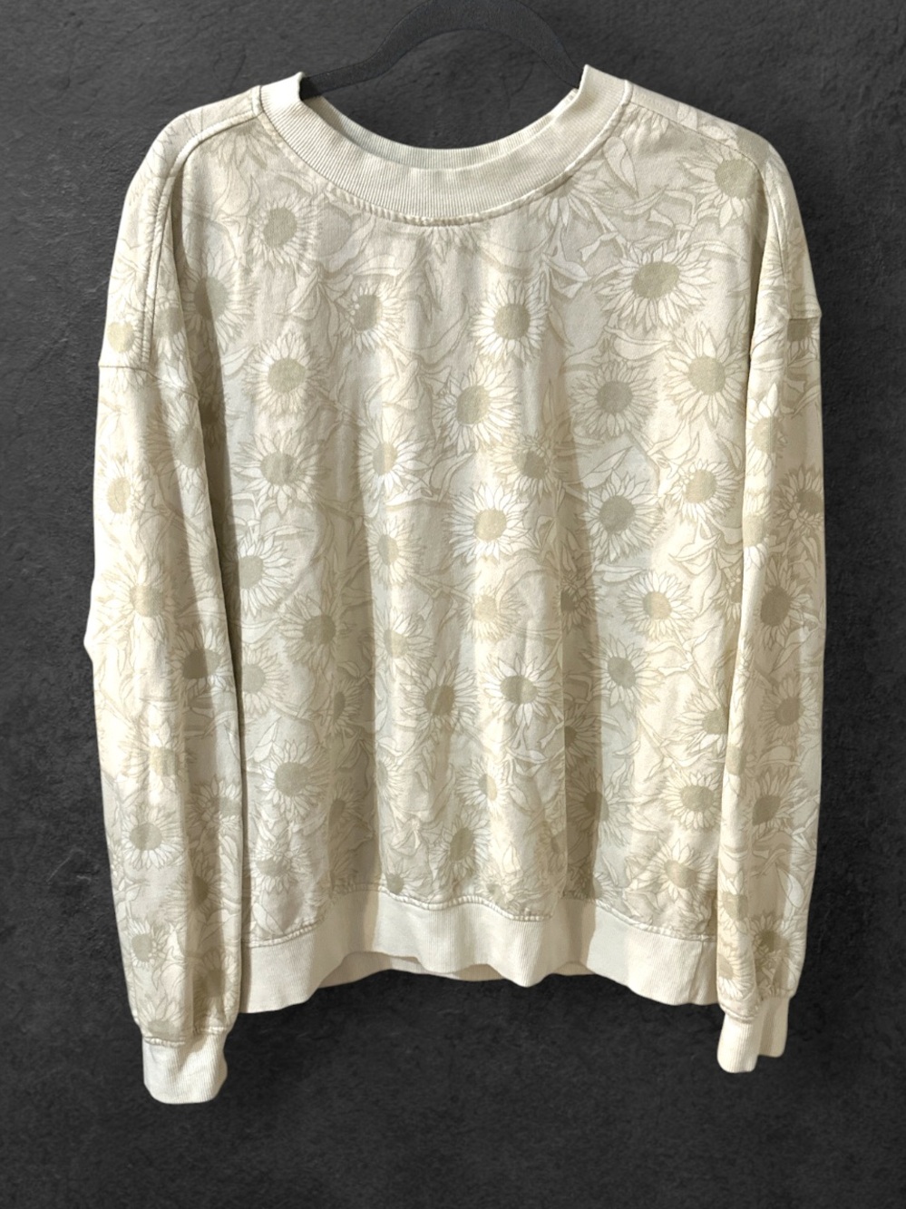 Goodfellow & Co cream and tan sunflower print crew neck sweatshirt size Large